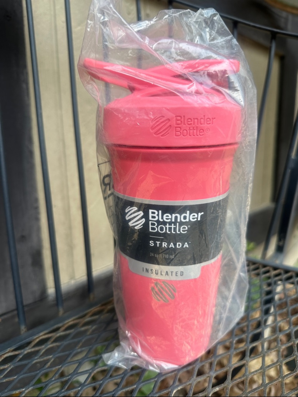 BlenderBottle STRADA Insulated Water Bottle - Pink